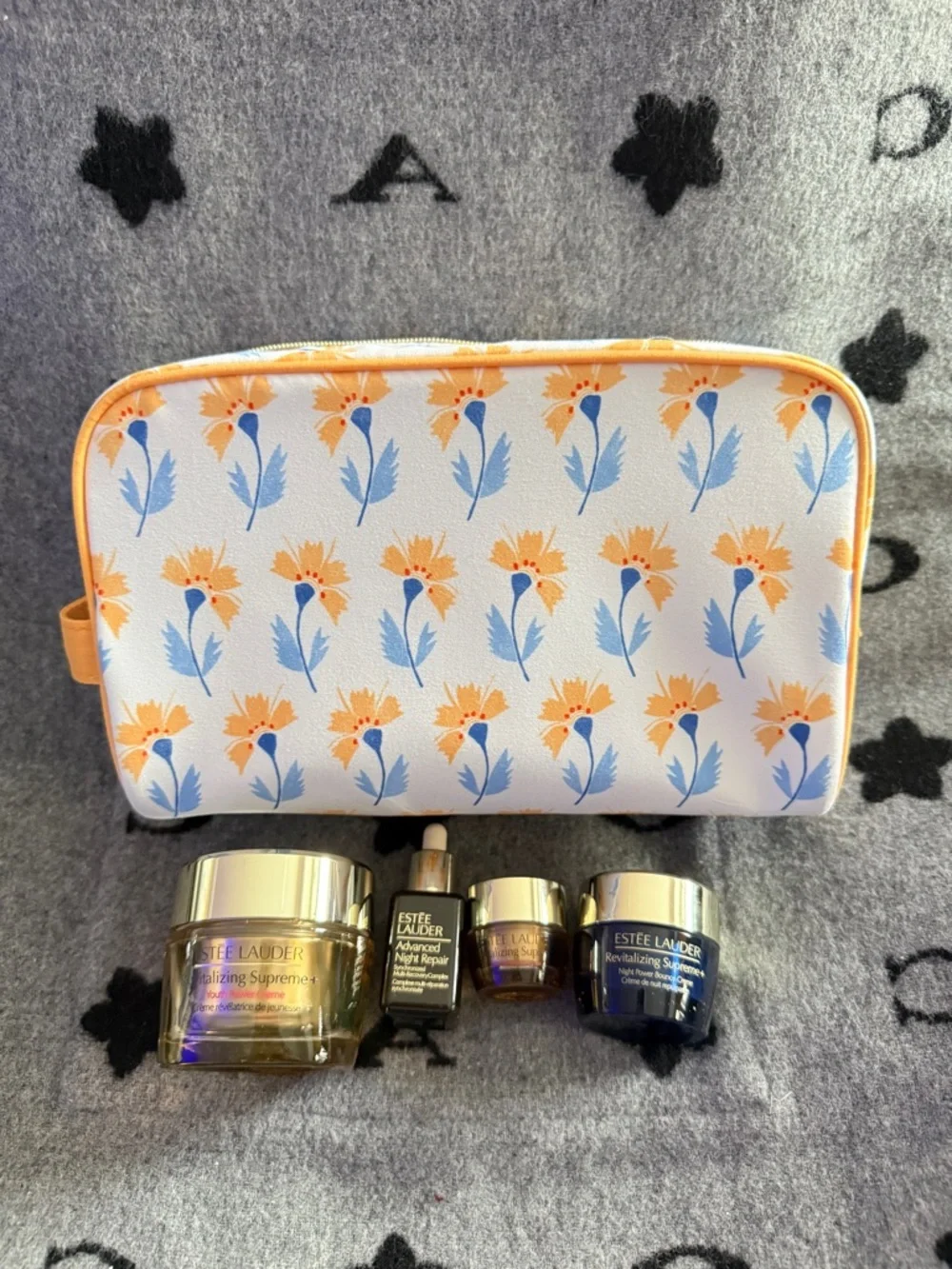Estée Lauder revitalizing supreme+ routine skincare gift set - Picture 3 of 4